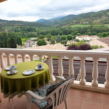 Chez Bernard Et Rosina Bed & Breakfast Esperaza ภายนอก รูปภาพ