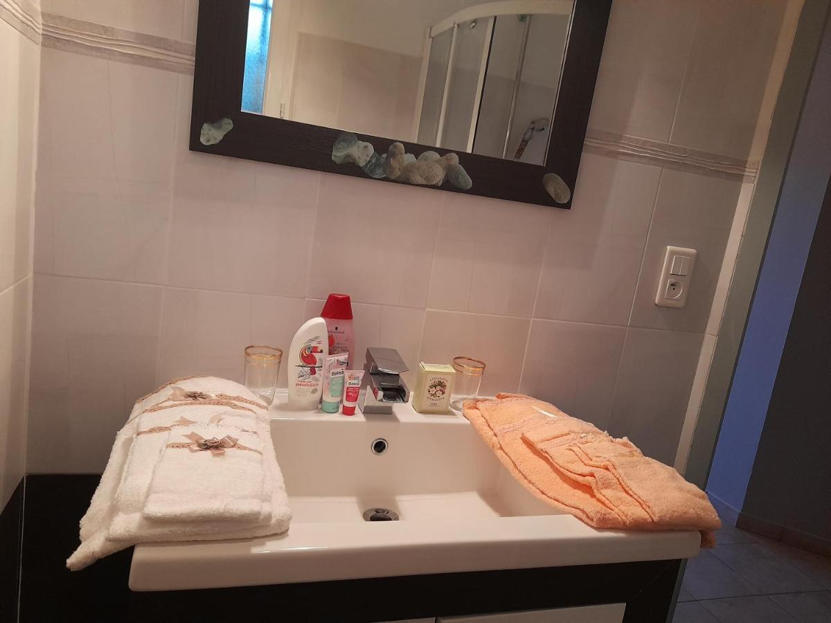 Chez Bernard Et Rosina Bed & Breakfast Esperaza ภายนอก รูปภาพ